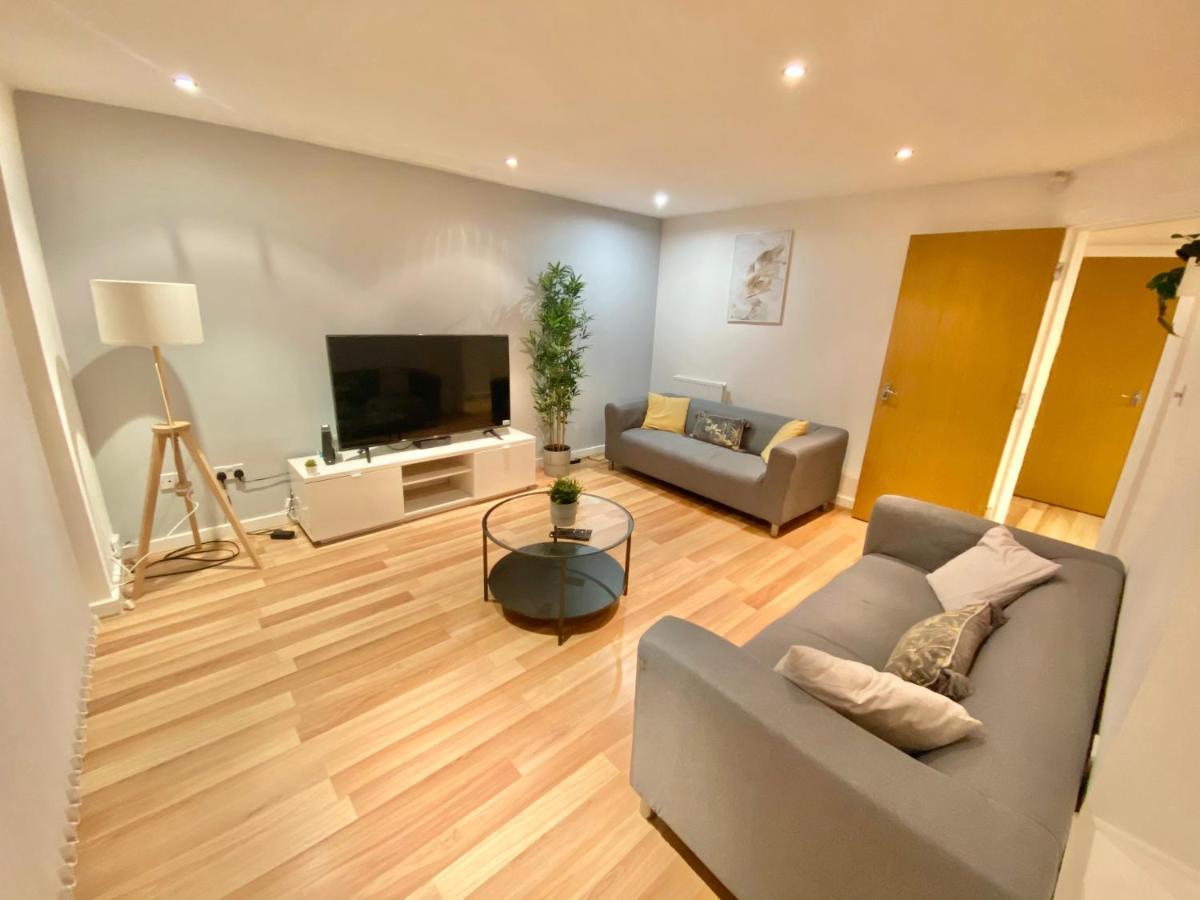 Large 5-Bed City Centre Townhouse With Secure Parking Manchester Exterior photo